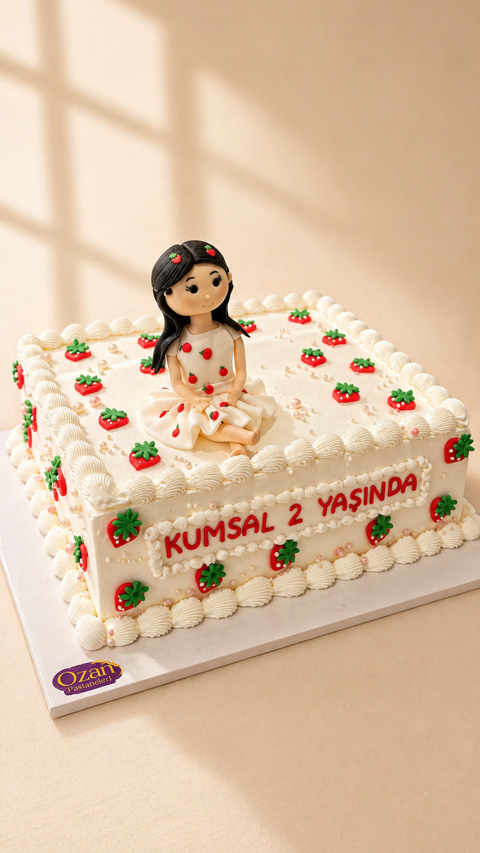 Kremalı Minik Çilek Prensesi Pasta